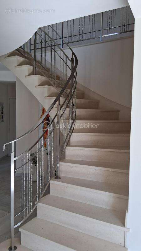 Maison contemporaine de 229m². 11 pièces. 5 chambres. terrain 2267m² - photo 6