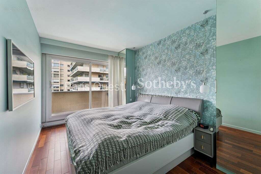 Appartement à NEUILLY-SUR-SEINE