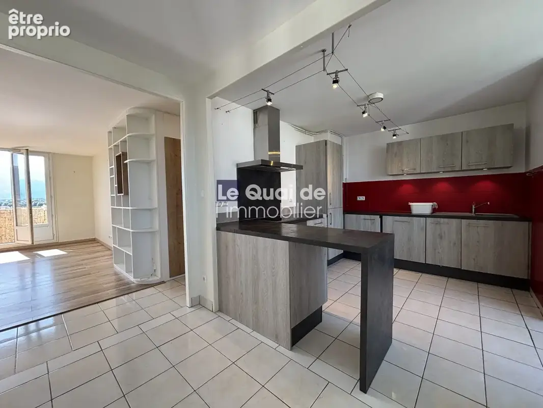 Appartement 69 m² à Fontaine  - photo 2