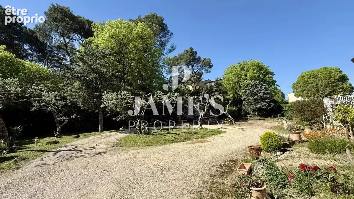 Maison 4 pièces 130 m² à vendre à Saint-Etienne-Du-Gres (13103) - photo 2