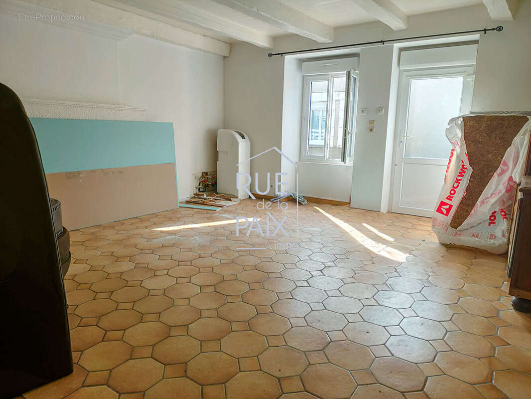 Maison à LENCLOITRE