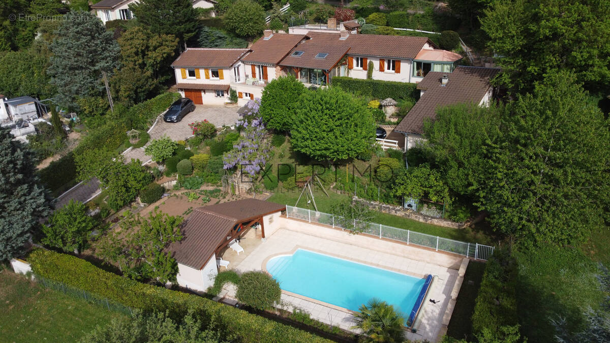 Maison à CHARBONNIERES