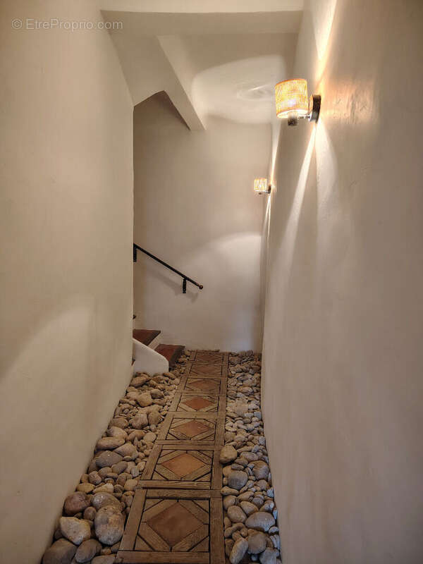 Coeur de Cotignac   :  NOUVEAU : Superbe rénovation pour ce duplex  2 pièce(s) 70m2 avec cave - photo 14