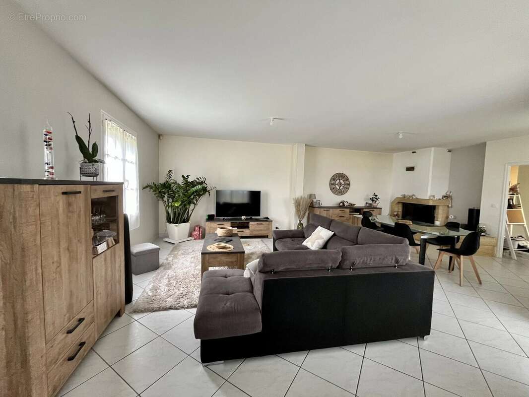 Maison spacieuse de 3 chambres avec jardin et piscine - photo 4