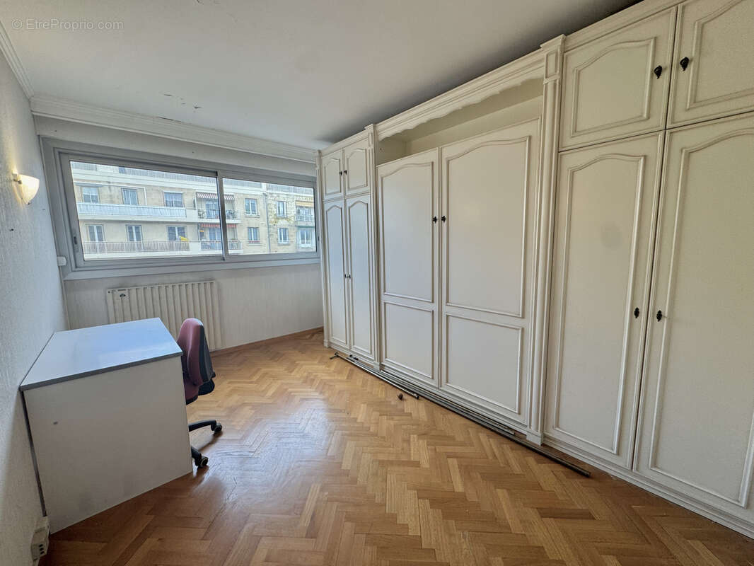 Appartement à MARSEILLE-5E