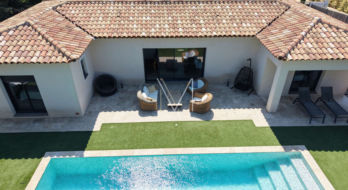 Maison à PLAN-DE-LA-TOUR