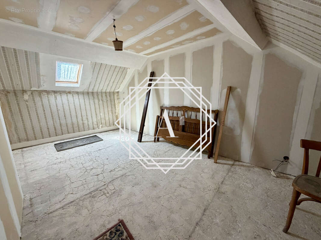 Maison familiale de 173 m2 sur un magnifique terrain arboré de 2 403 M2 - photo 8