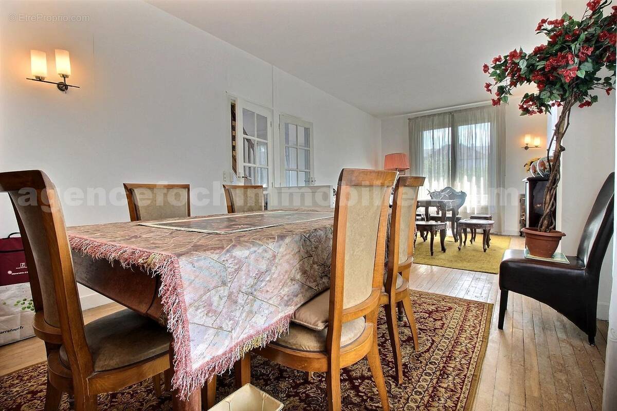 exposio_132377570 - Maison à SAINT-MAUR-DES-FOSSES