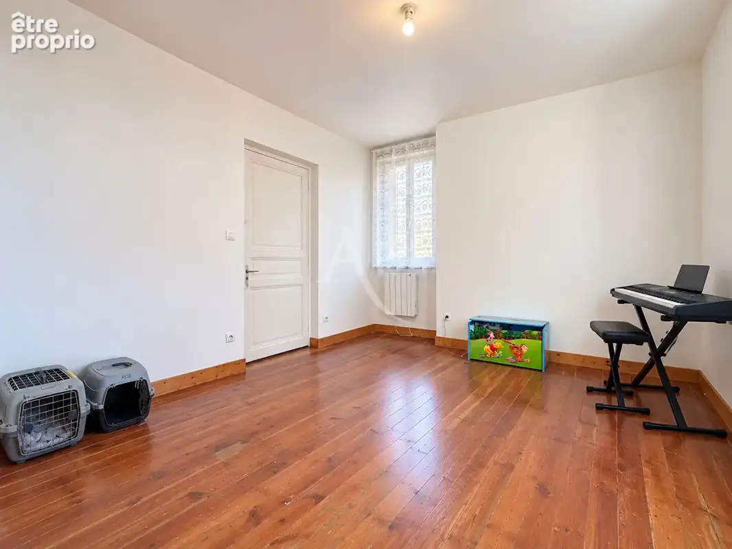 COMMEQUIERS- Immeuble à usage commercial et d'habitation ? 260 m² - photo 6