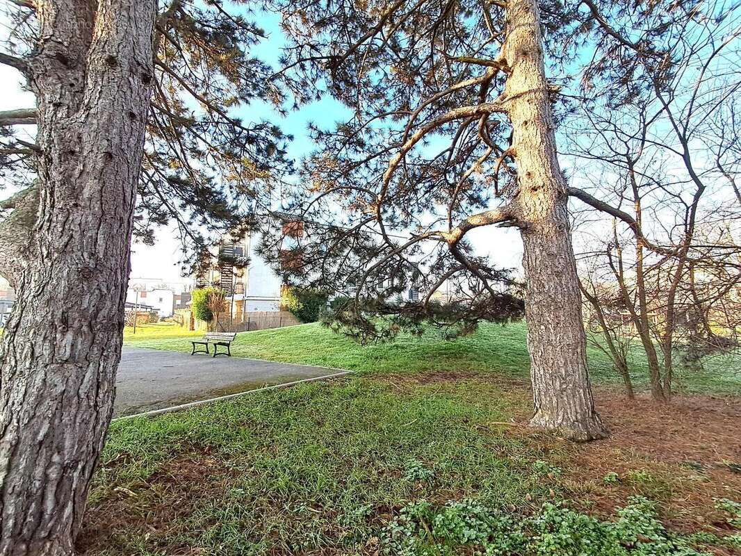   - Appartement à SAINT-PRIEST