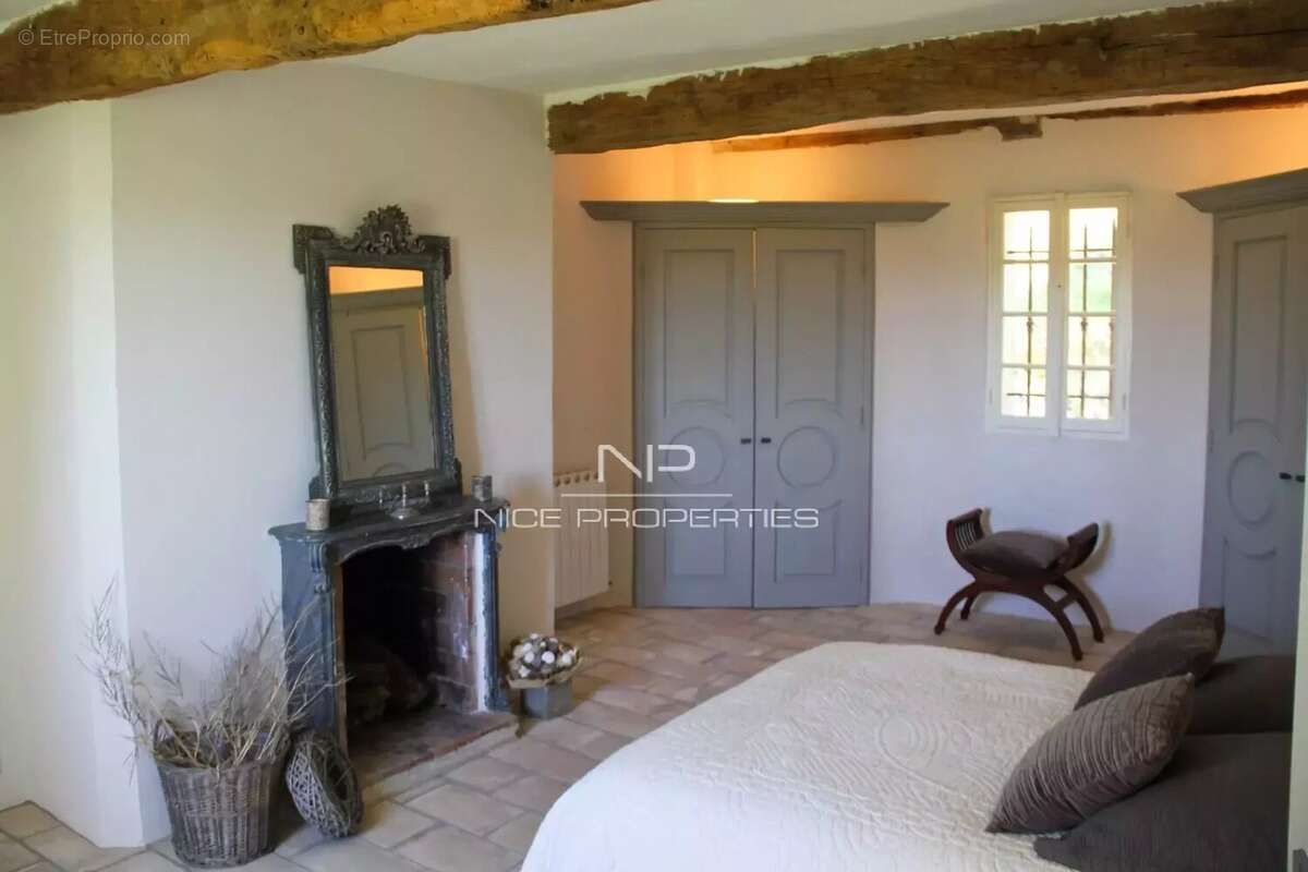 Maison à VALBONNE