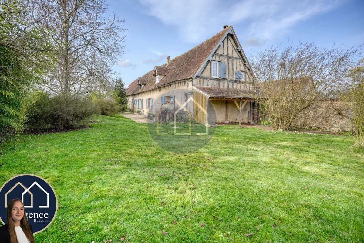 Maison à TREMBLAY-LES-VILLAGES