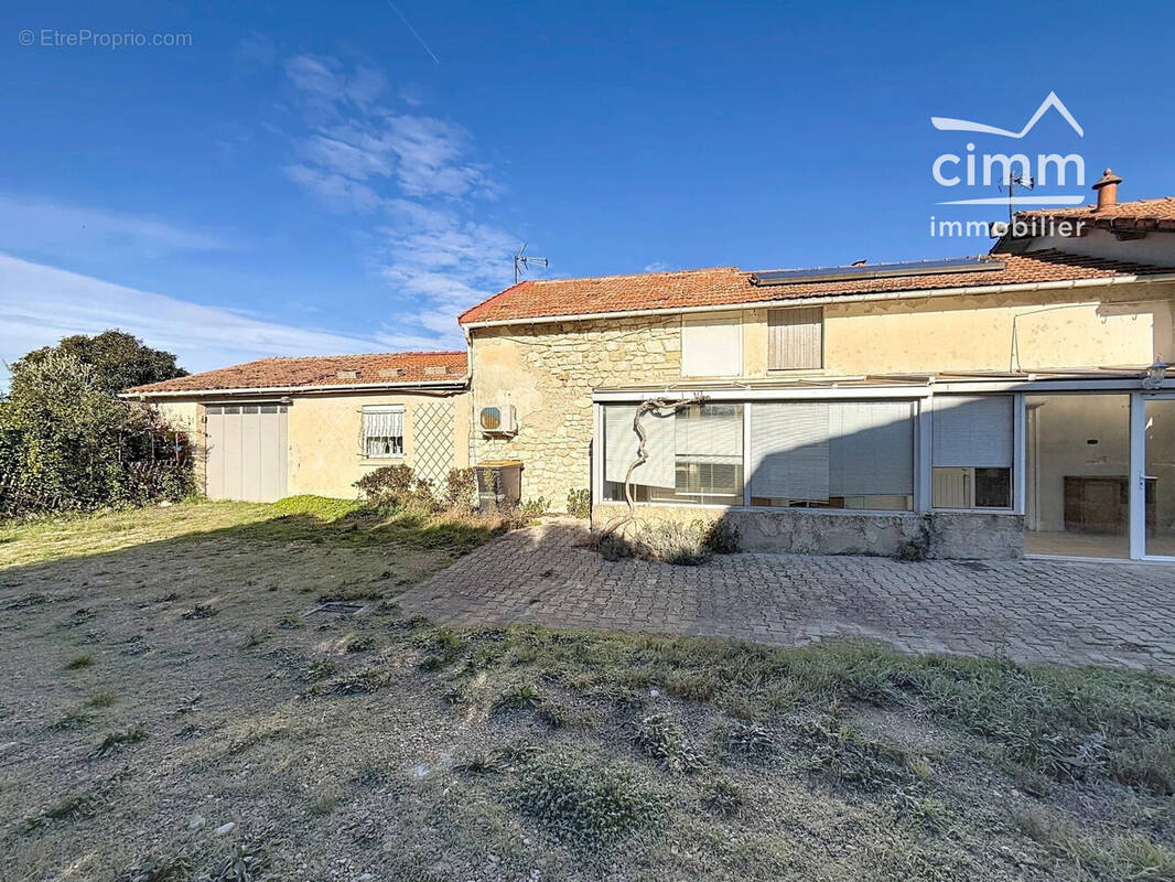 Maison à PERNES-LES-FONTAINES