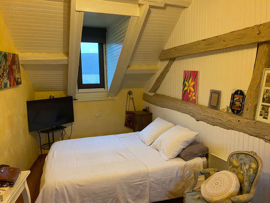 Maison à FONTAINE-LES-BASSETS