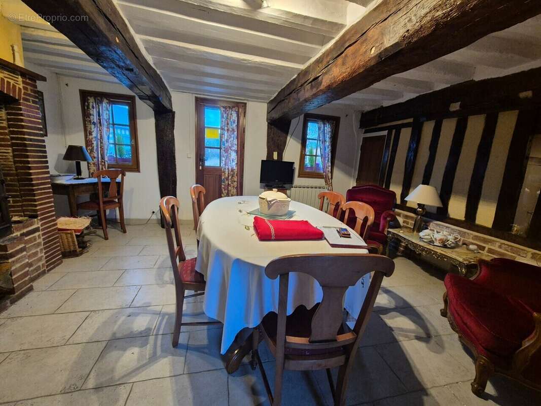 Maison à LE BEC-HELLOUIN