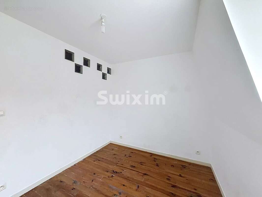 Wattrelos – Secteur Sapin Vert – Maison avec fort potentiel -  2 chambres et combles aménagés - photo 10