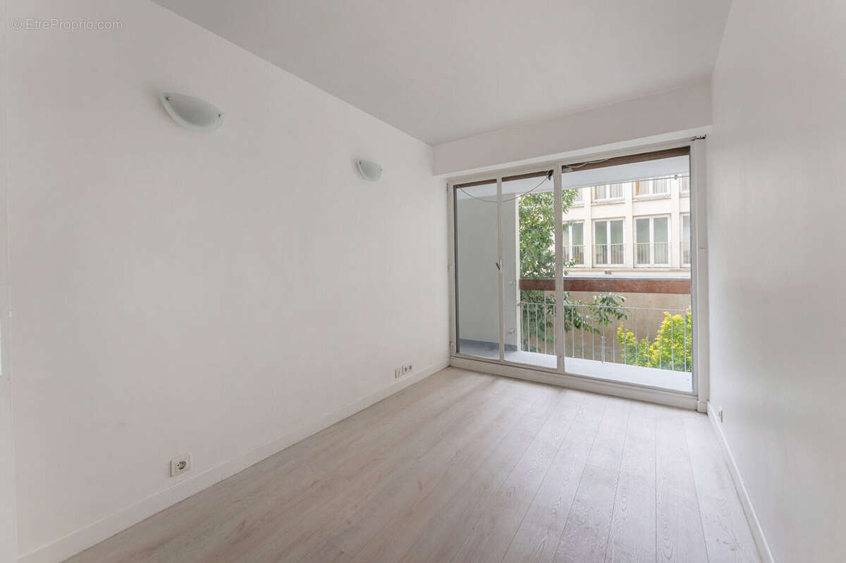 Appartement à PARIS-15E