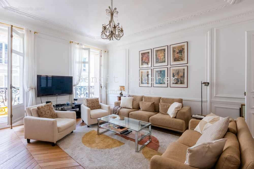 Appartement à PARIS-17E