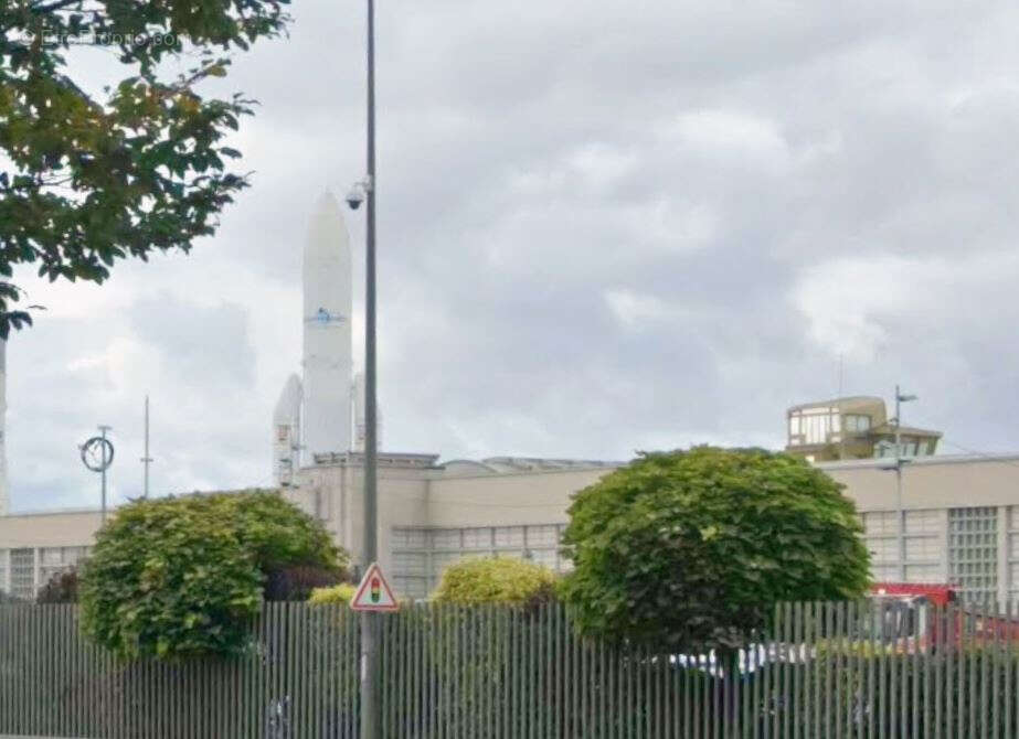 LMNP en face de l'aéroprot du Bourget - photo 3