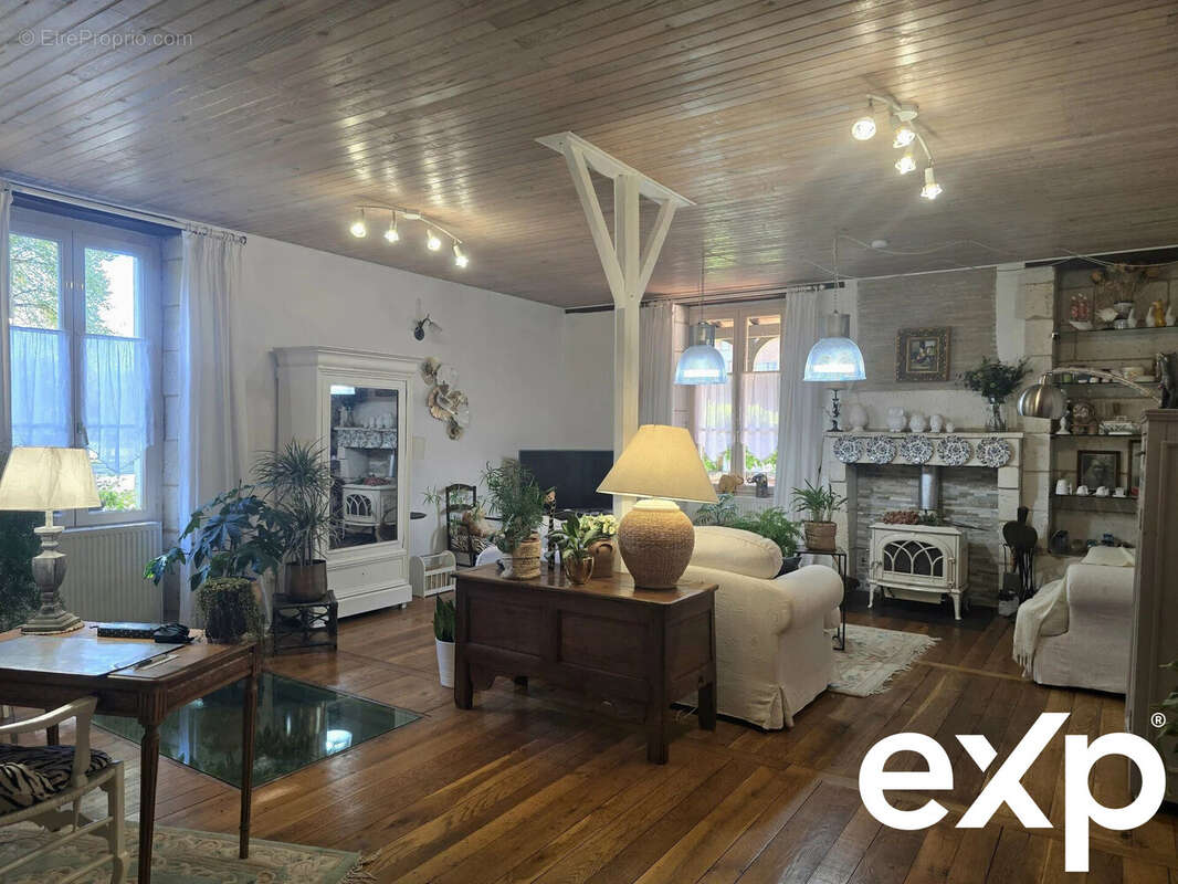 Maison à VILLETOUREIX