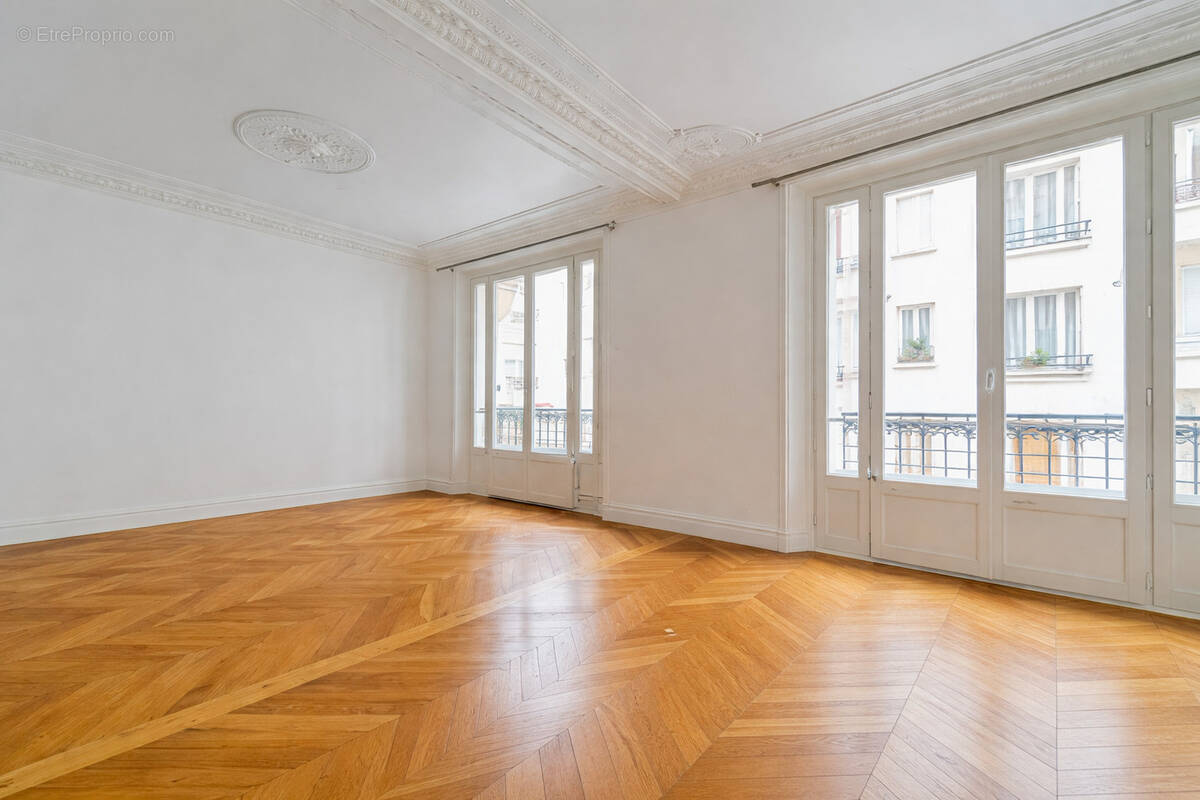 Appartement à PARIS-16E