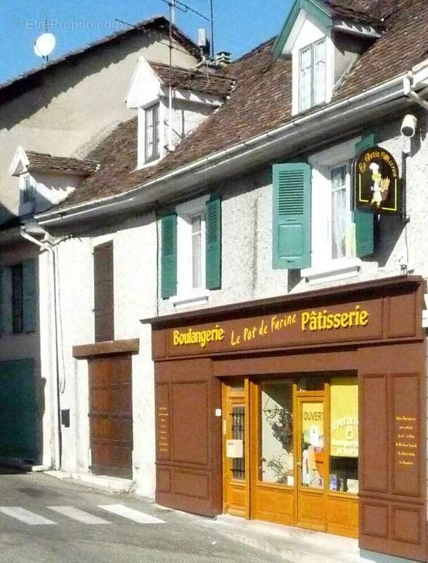 Commerce à SAINT-GEOIRE-EN-VALDAINE