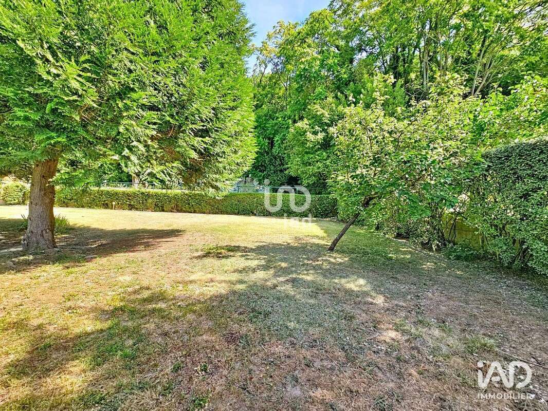 Terrain 680 m² à Follainville-Dennemont  - photo 2