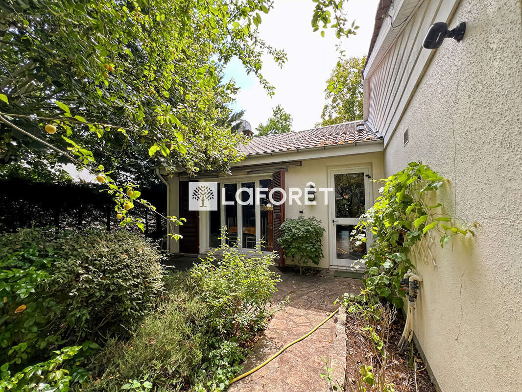 MENNECY - Village Levitt - Maison familiale indépendante 7 pièces - 137 m² - Terrain de 680 m² - photo 48
