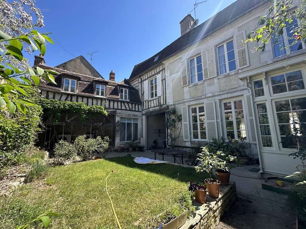 Maison à AUXERRE