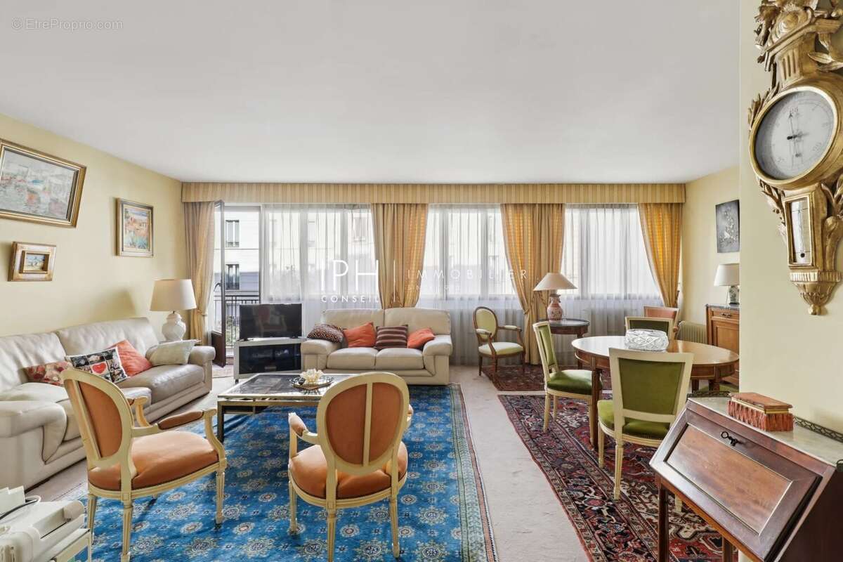 Appartement à NEUILLY-SUR-SEINE