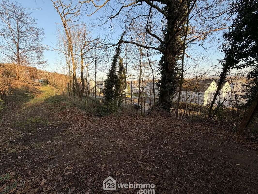 Terrain libre de constructeur, pour une liberté totale dans le choix de votre maison - Terrain à LAON