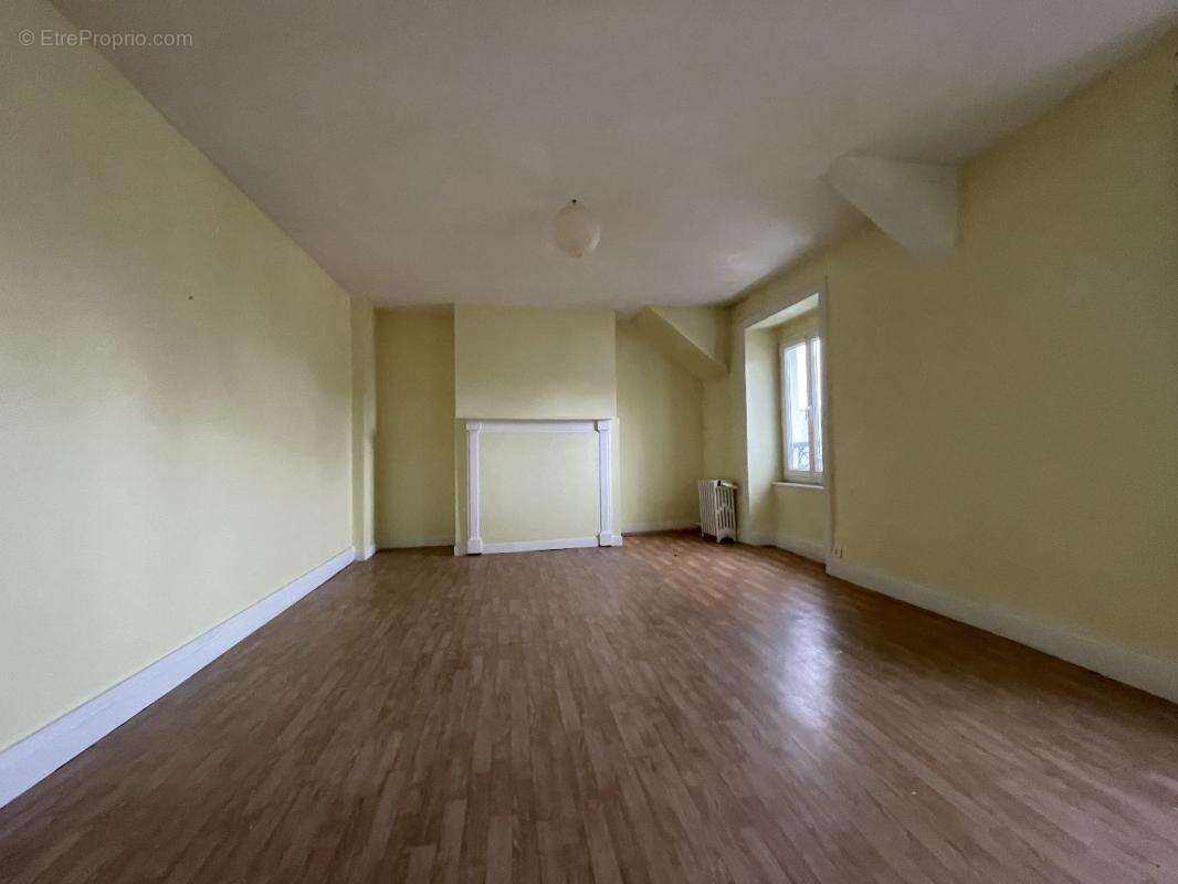 Appartement à SAINT-CERNIN