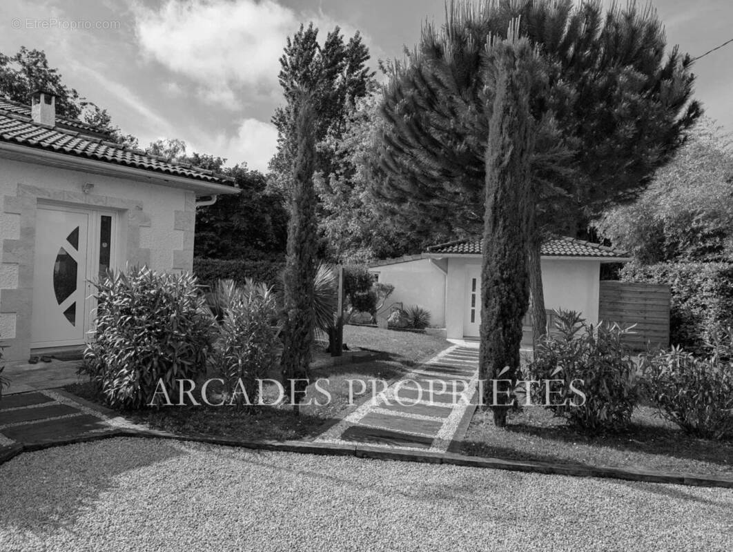 Maison à SAINT-SULPICE-ET-CAMEYRAC