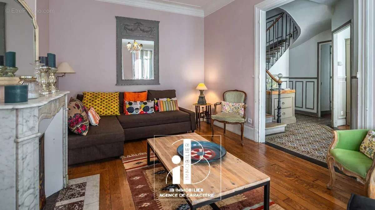 Maison à FONTAINEBLEAU