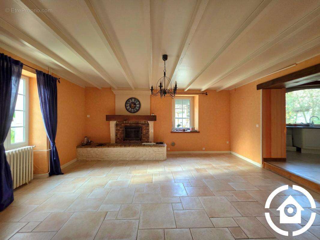 Maison à GENSAC-LA-PALLUE