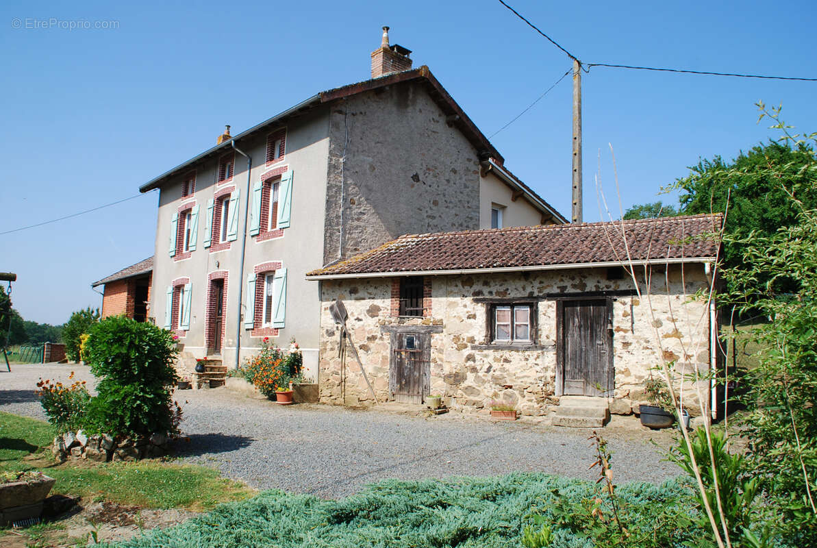 Maison à MEILHAC
