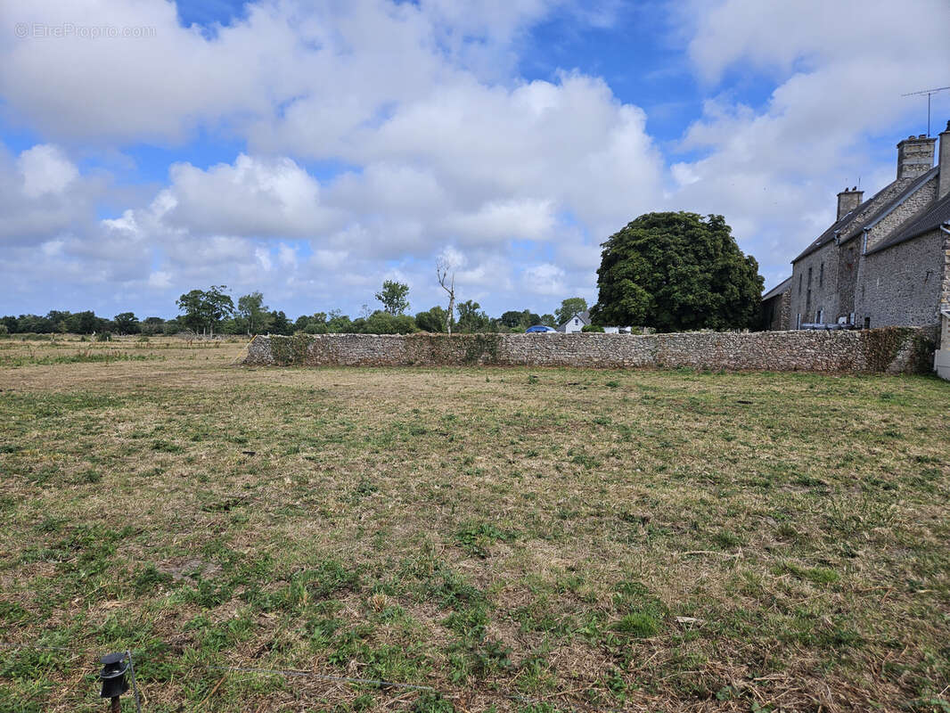 Terrain à GOUVILLE-SUR-MER