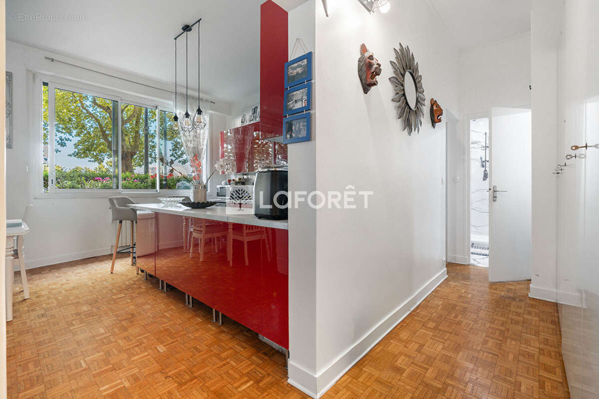 Appartement à PARIS-16E