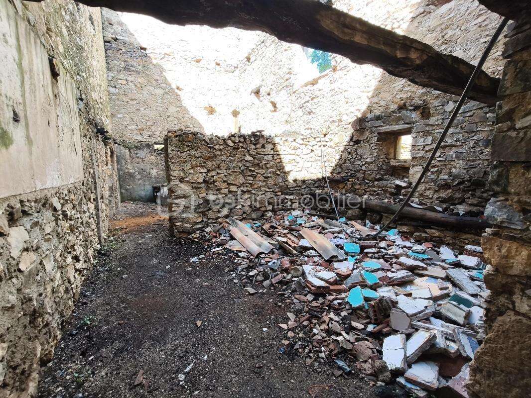 Maison a renover avec grand garage et exterieur - photo 13