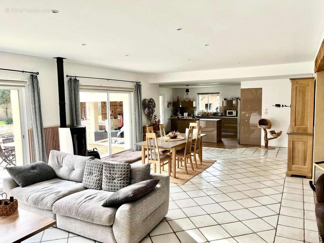 Maison 226 m² à Plaisance  - photo 8