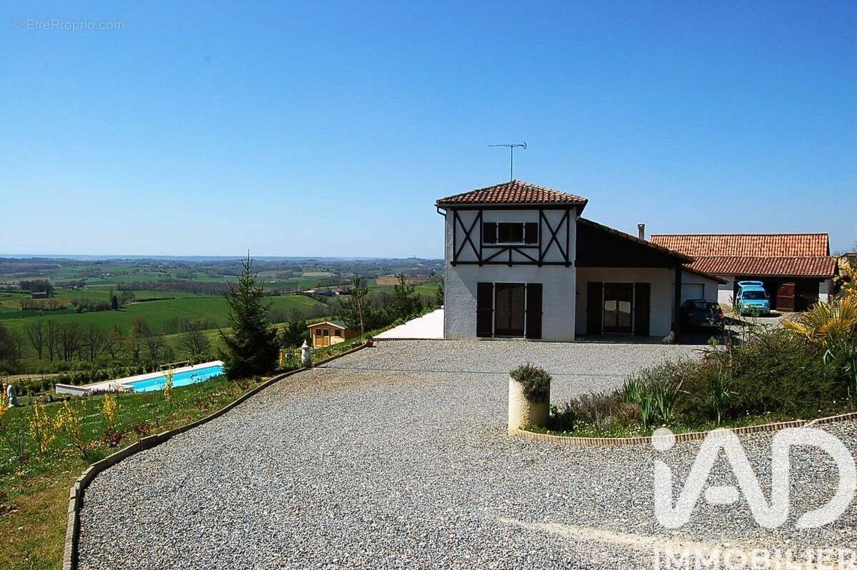 Maison 133 m² à Aignan  - photo 2