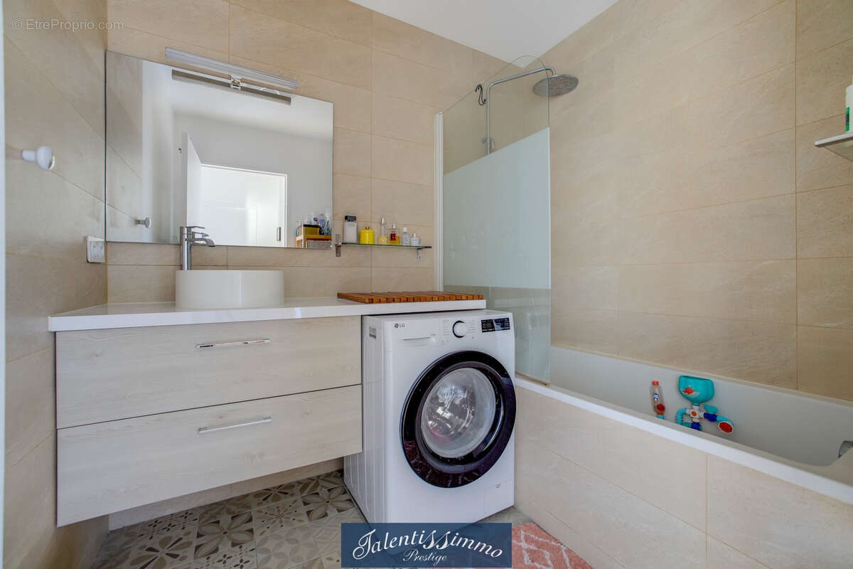 Appartement à PARIS-20E