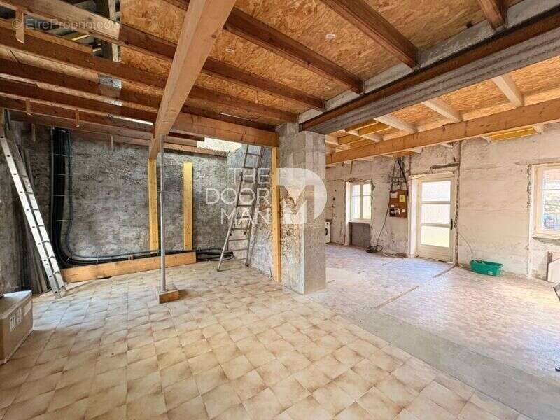 Maison à SAINT-HILAIRE-DE-CHALEONS