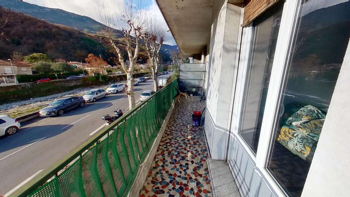 Appartement à CONTES