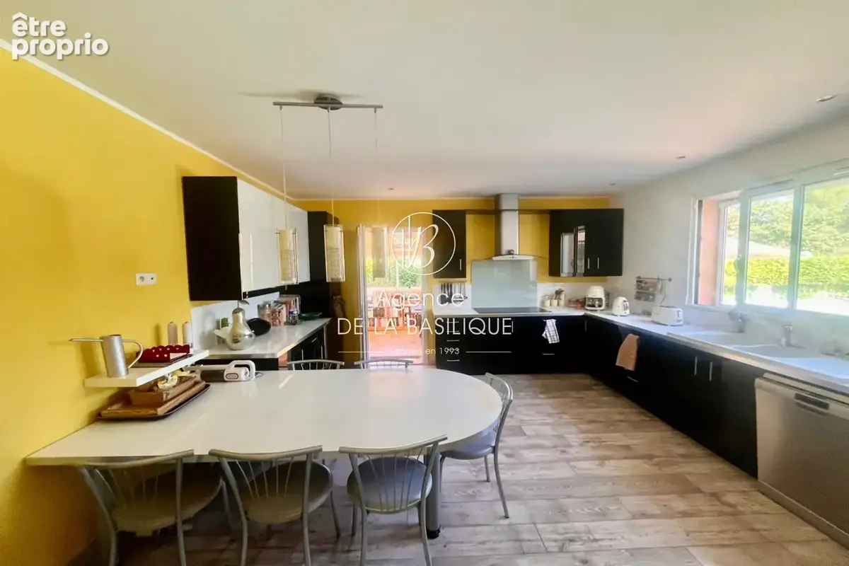 Maison 8 pièces 190 m² à vendre à Nans-Les-Pins (83860) - photo 6