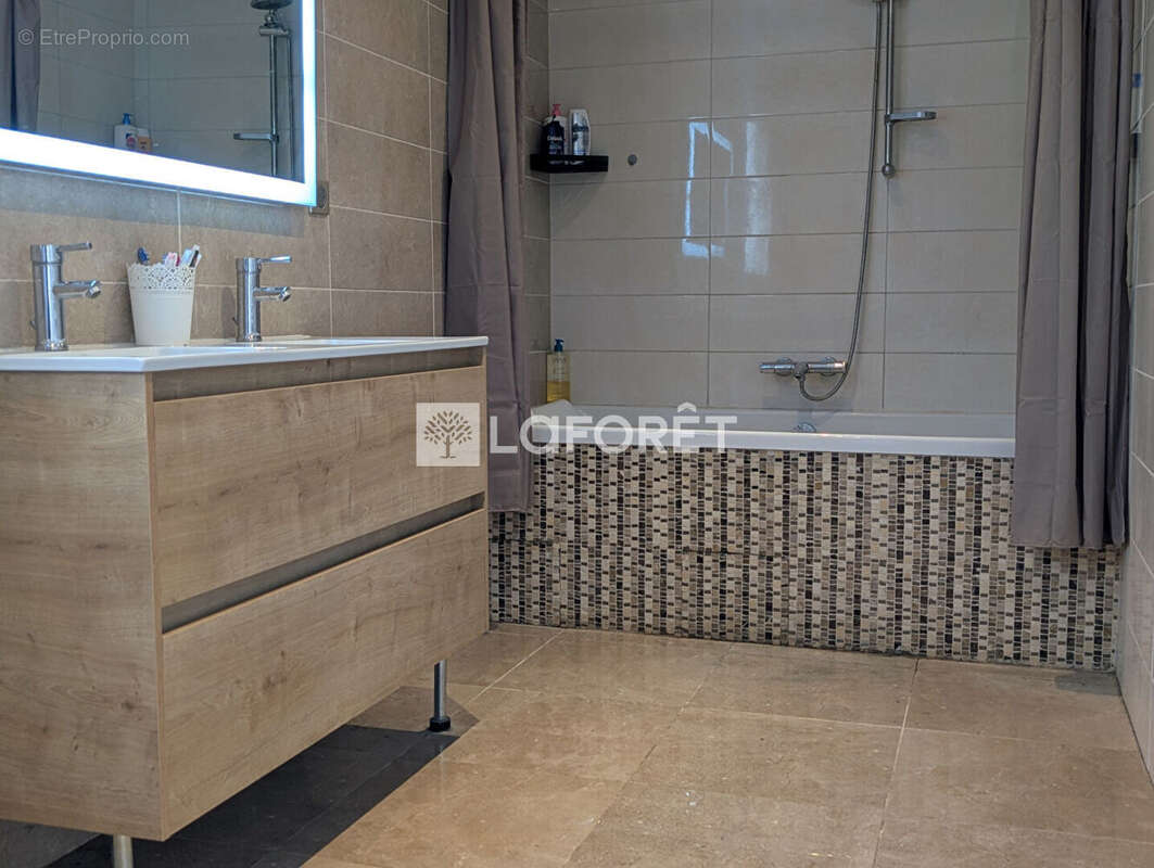 Maison à MONTFERRAND-LE-CHATEAU