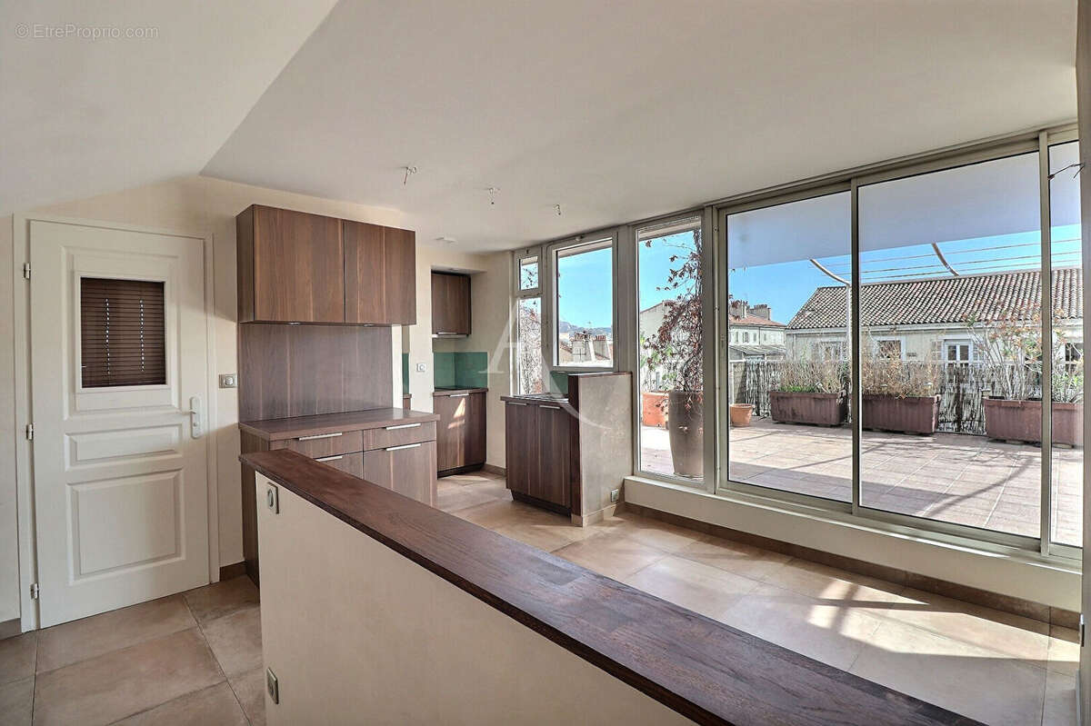 Appartement à MARSEILLE-6E