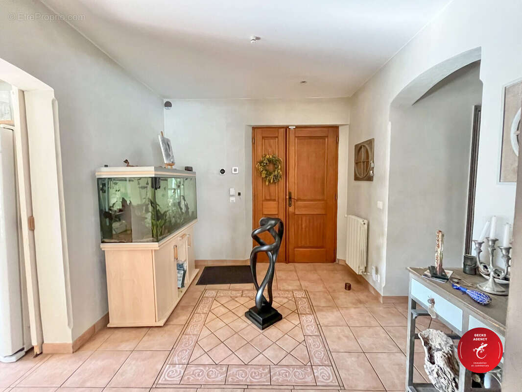 Maison 240 m² à Trans-En-Provence  - photo 5