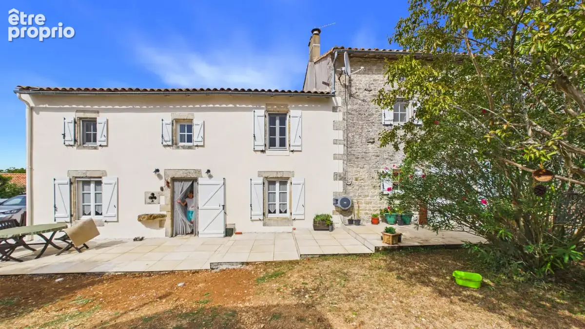 Charmante maison de village rénovée de 4 chambres avec dépendances, terrasse et jardin - photo 15