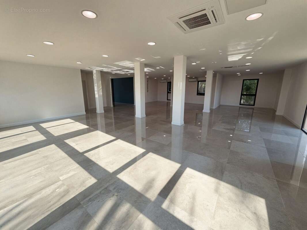 Commerce à LA CHAPELLE-DES-FOUGERETZ